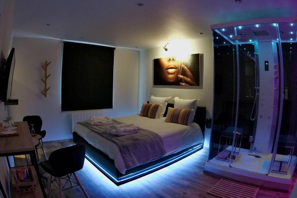 Spa Privatif Love Room, Le Hammam Et Bulles, Chez Nuits Chartraines Chartres Exterior foto